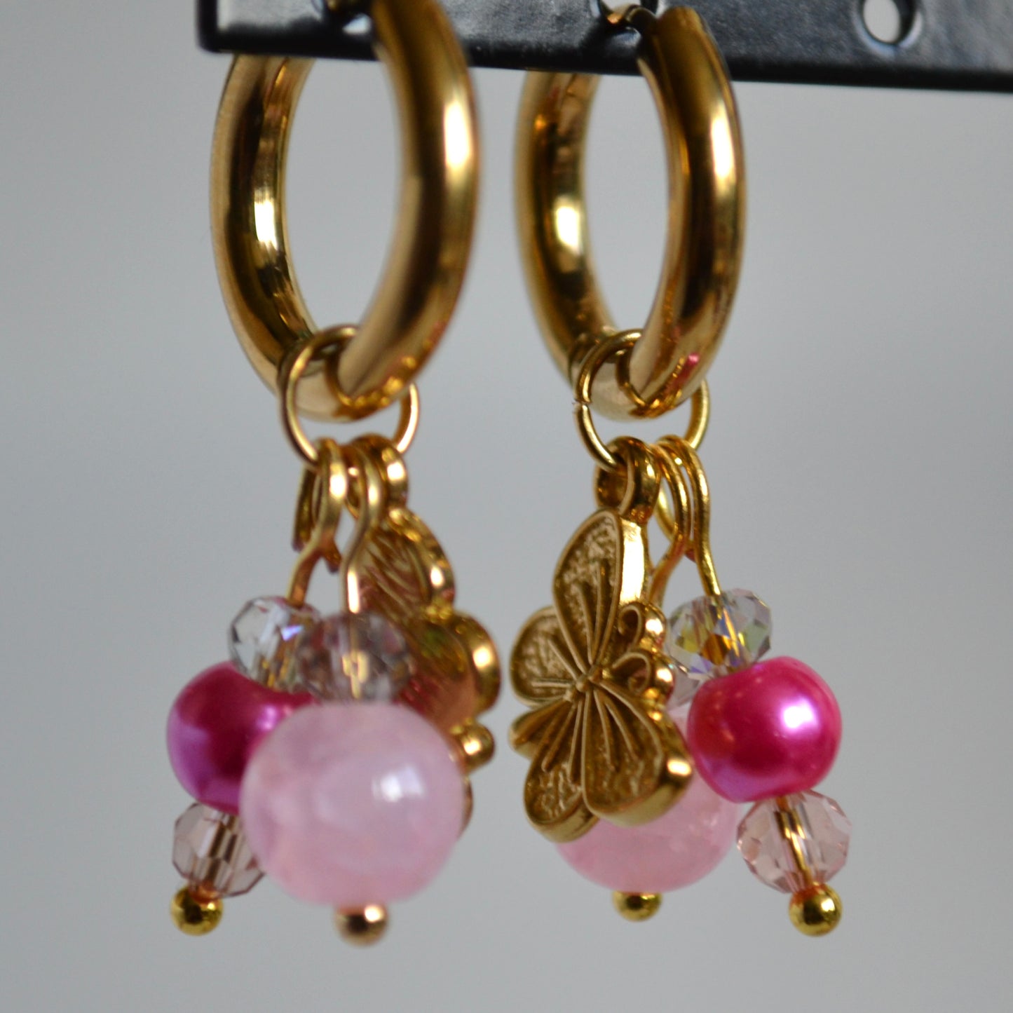 Oorbellen Charm goudkleurig met kristalglas en parel hanger