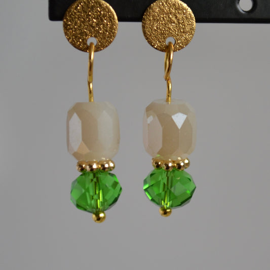 Oorbellen Elin goudkleurig met kristalglas hanger